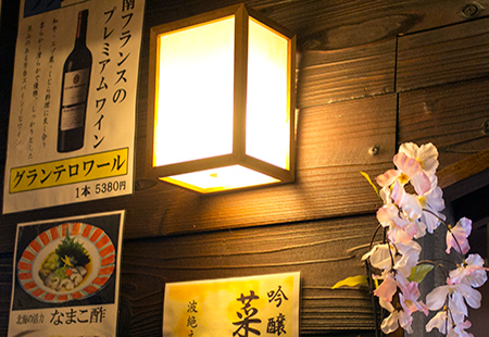 店内から玄関に向いた写真